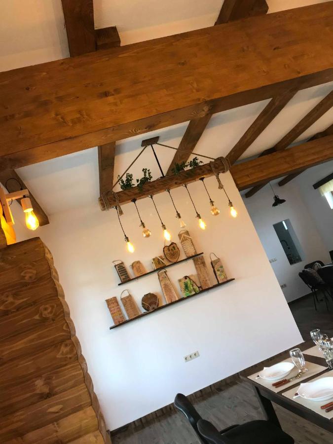 Famives Vendeghaz Bed & Breakfast Racul Exterior foto