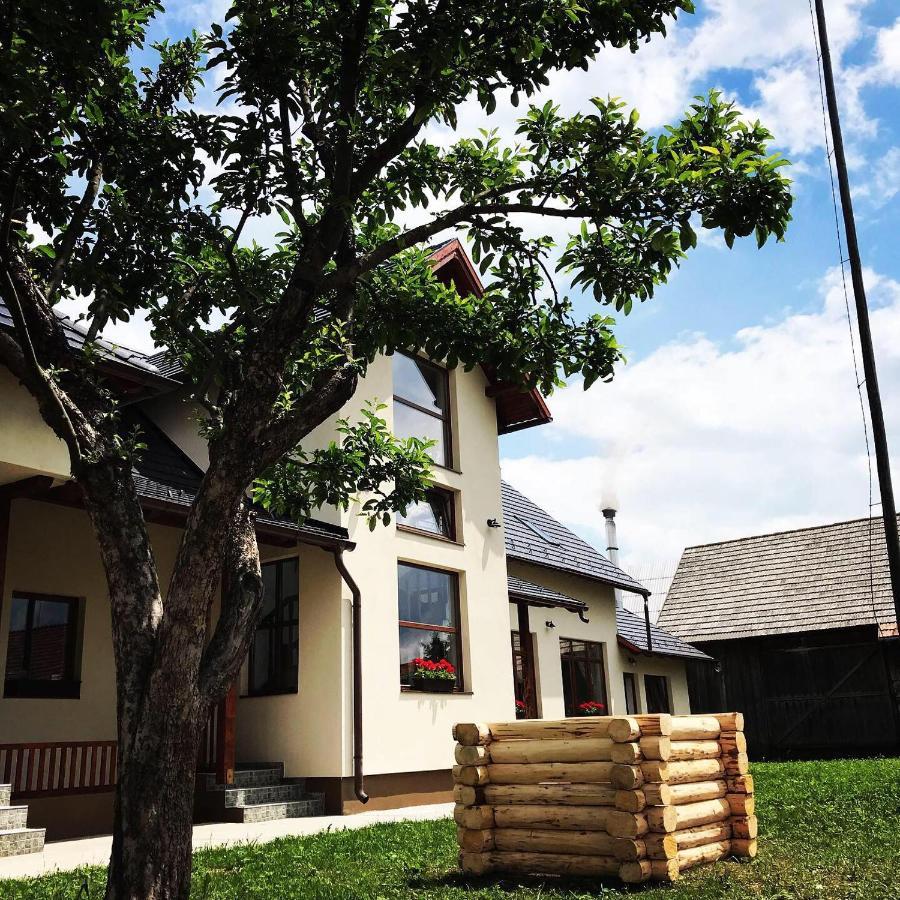 Famives Vendeghaz Bed & Breakfast Racul Exterior foto