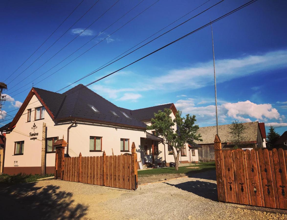 Famives Vendeghaz Bed & Breakfast Racul Exterior foto