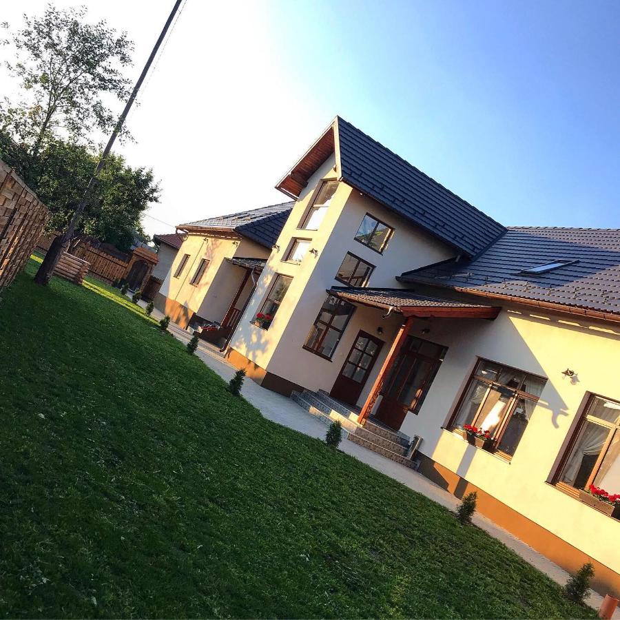 Famives Vendeghaz Bed & Breakfast Racul Exterior foto