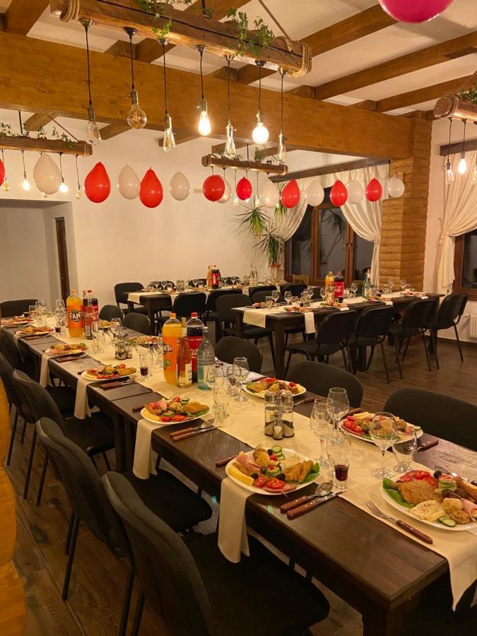 Famives Vendeghaz Bed & Breakfast Racul Exterior foto
