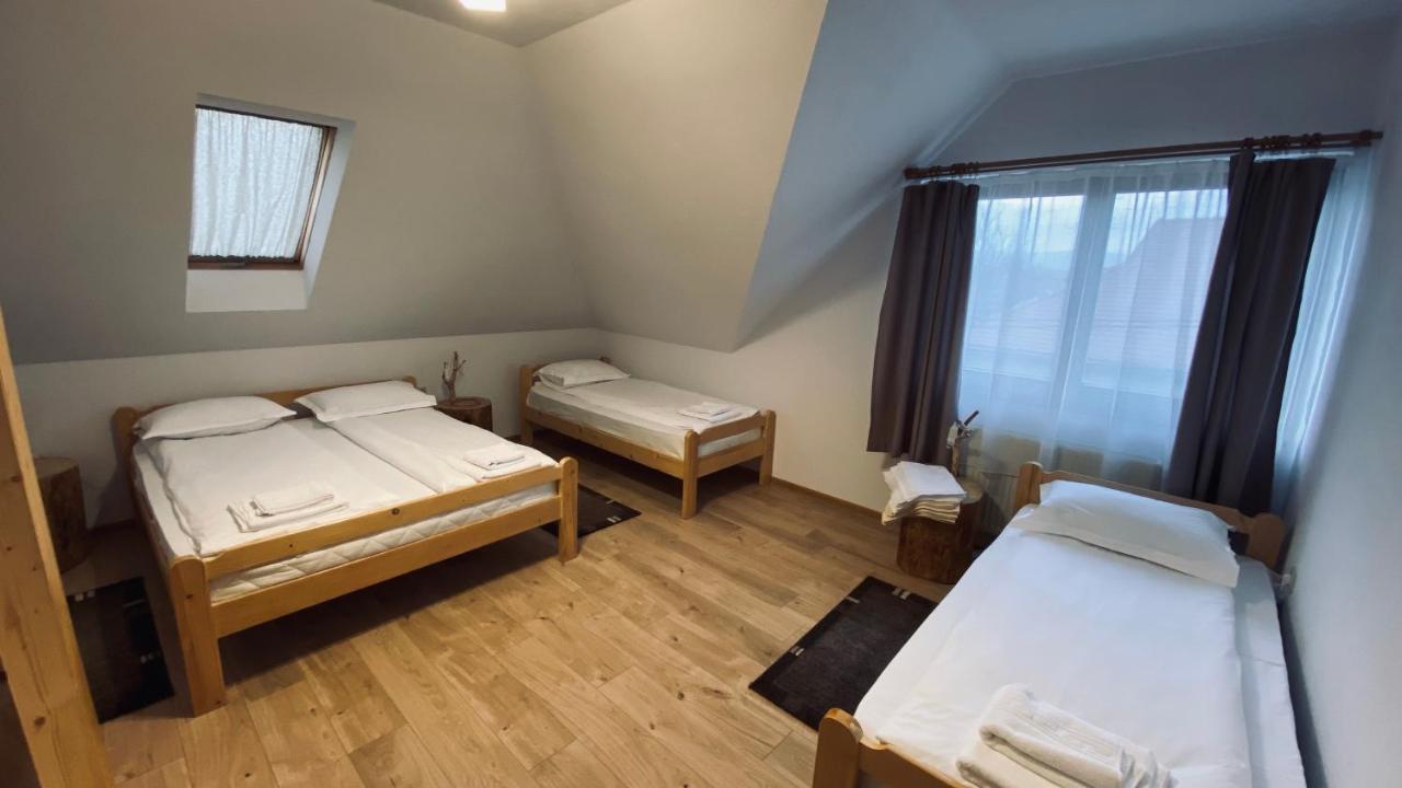 Famives Vendeghaz Bed & Breakfast Racul Exterior foto