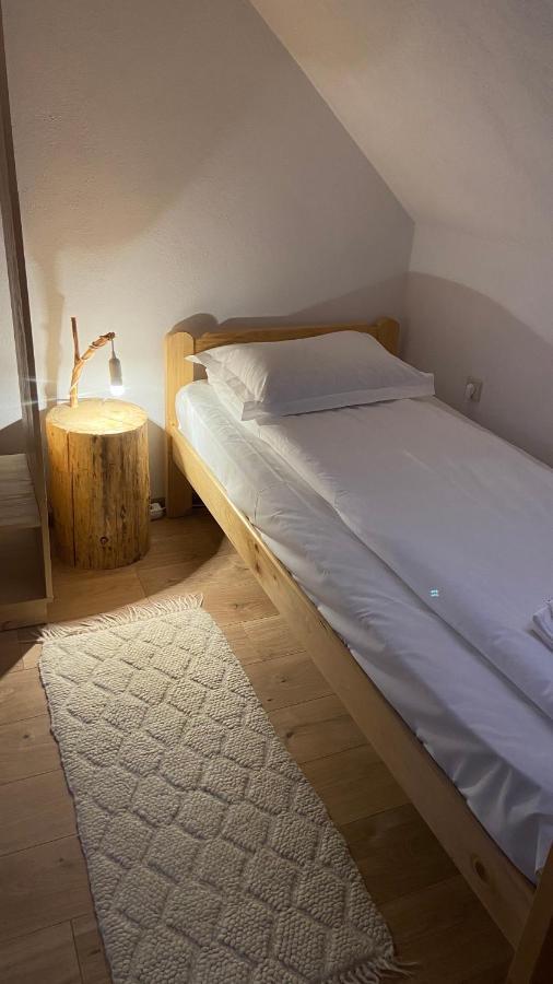 Famives Vendeghaz Bed & Breakfast Racul Exterior foto
