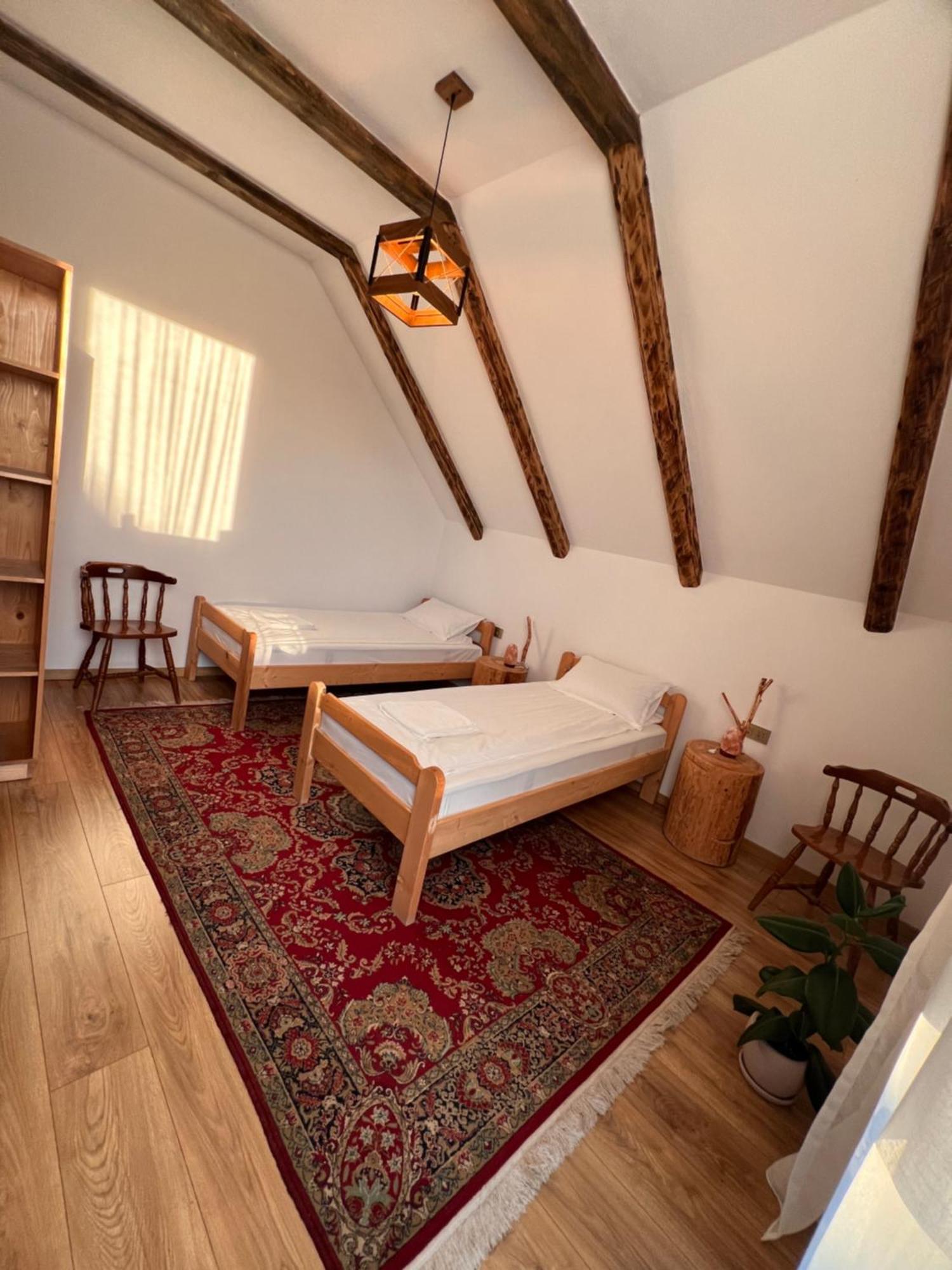 Famives Vendeghaz Bed & Breakfast Racul Exterior foto