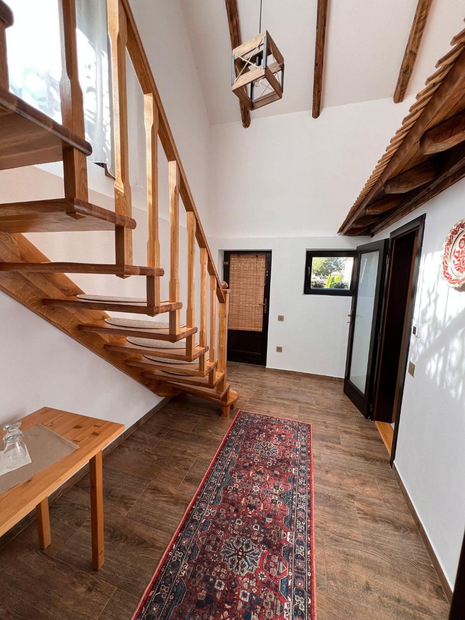 Famives Vendeghaz Bed & Breakfast Racul Exterior foto