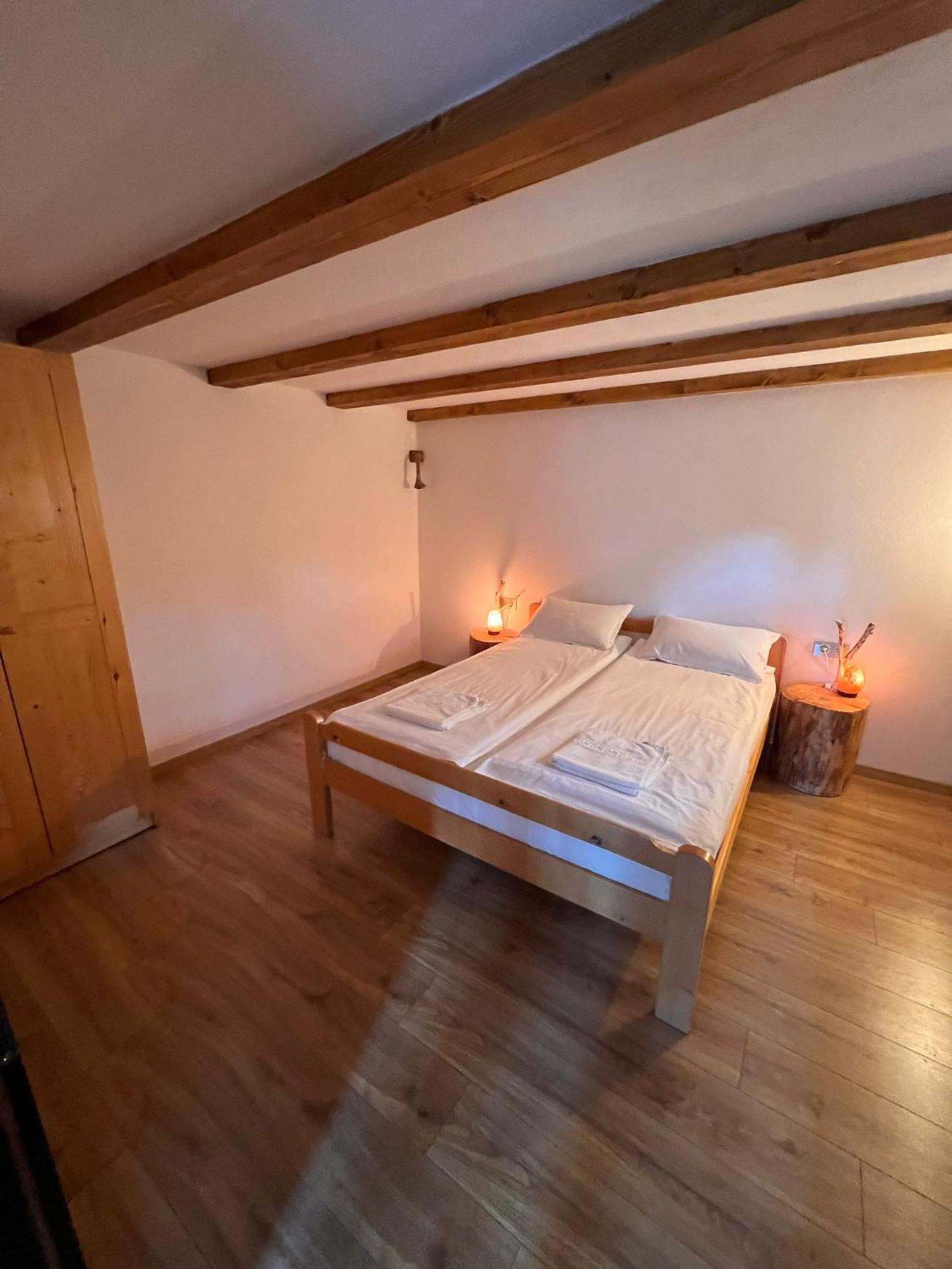 Famives Vendeghaz Bed & Breakfast Racul Exterior foto
