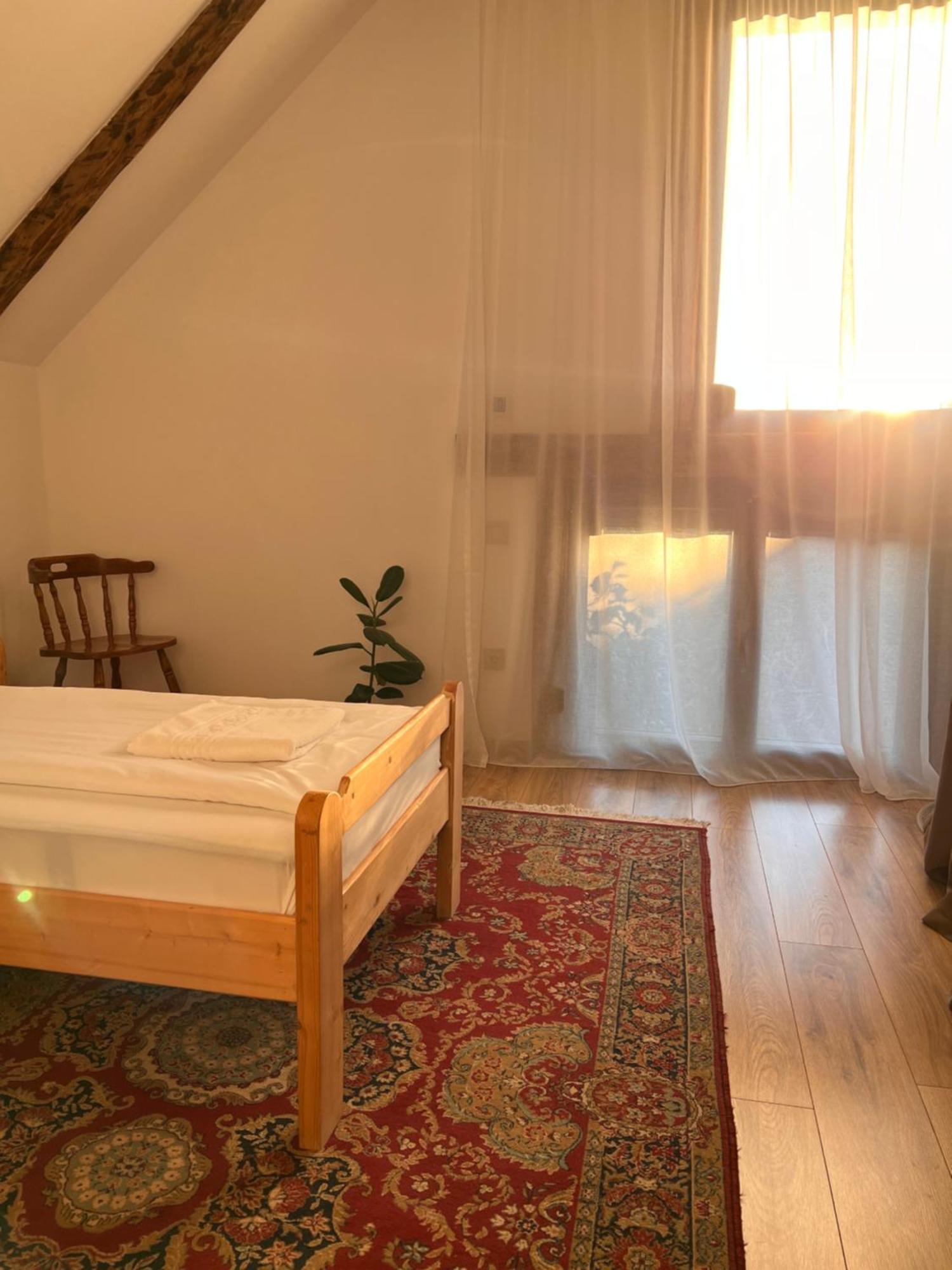 Famives Vendeghaz Bed & Breakfast Racul Exterior foto
