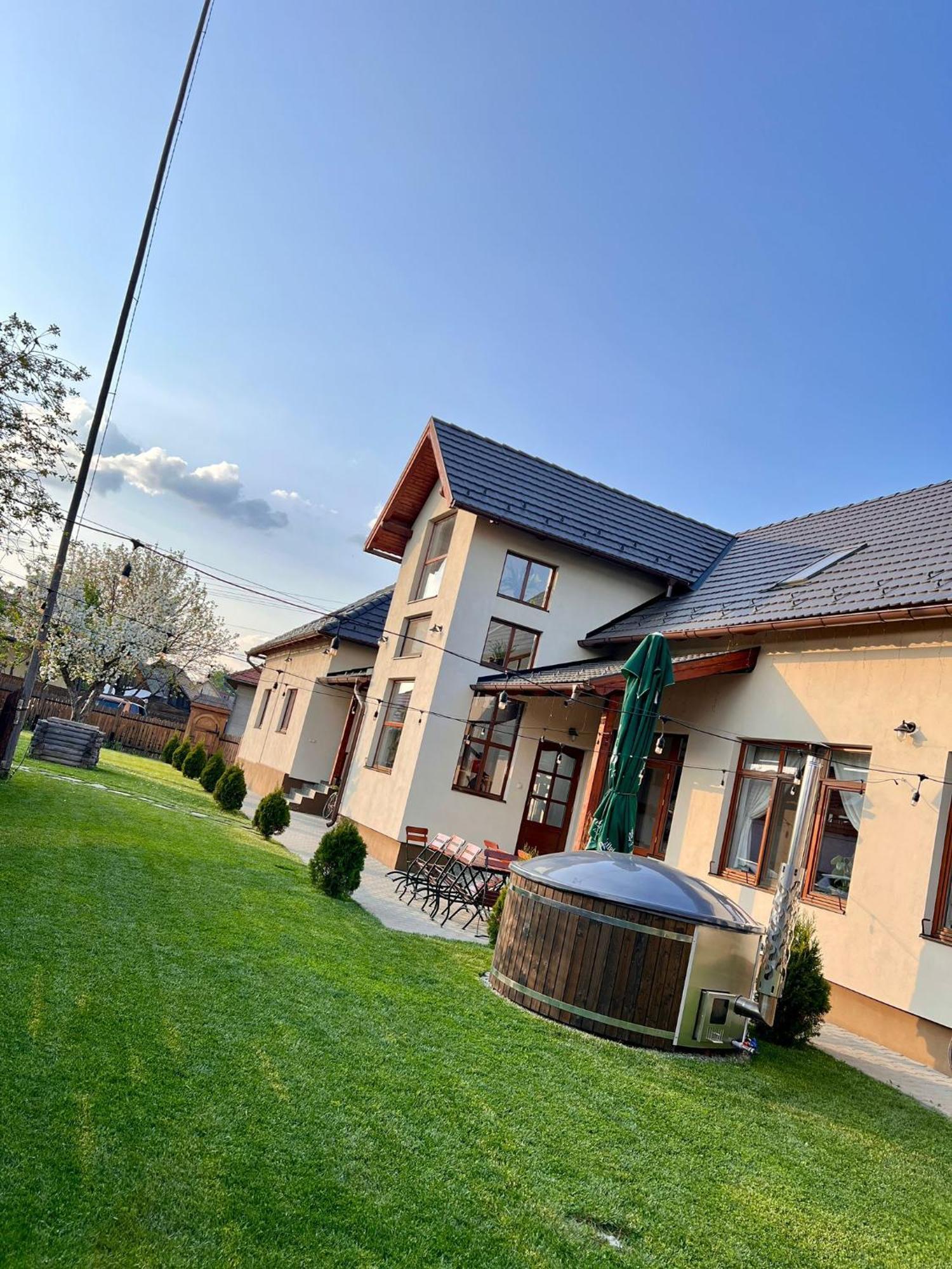 Famives Vendeghaz Bed & Breakfast Racul Exterior foto